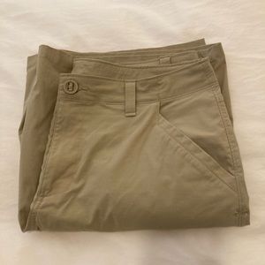 Men’s Under Armour HeatGear Khaki shorts